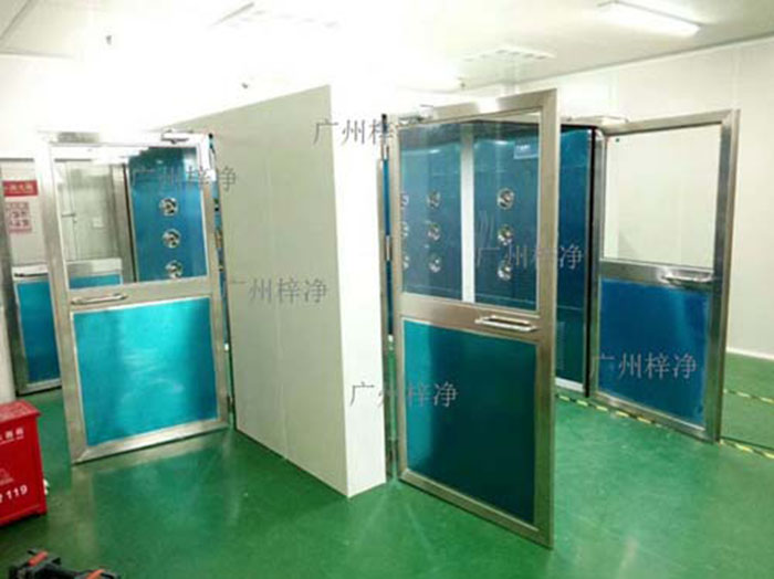 轉角風淋室應安裝在潔凈車間內部人流物流頻繁且潔凈度要求較高的區域。通常位于轉角或門口等關鍵位置。